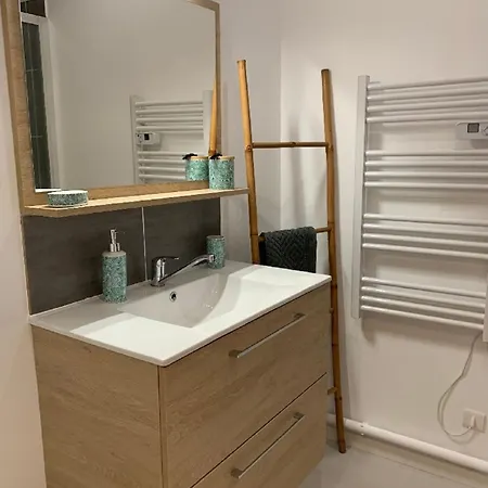 A Avec Vue Port Et Le Semaphore *