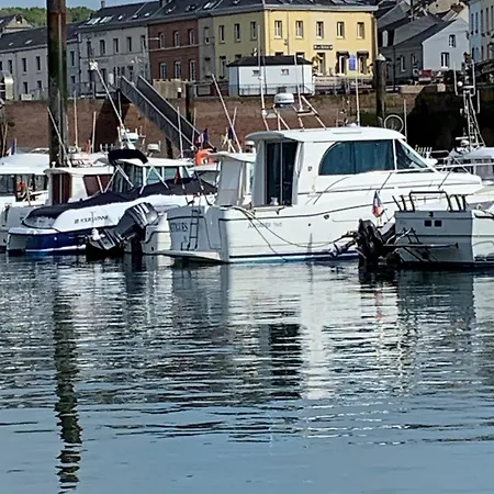 A Avec Vue Port Et Le Semaphore *