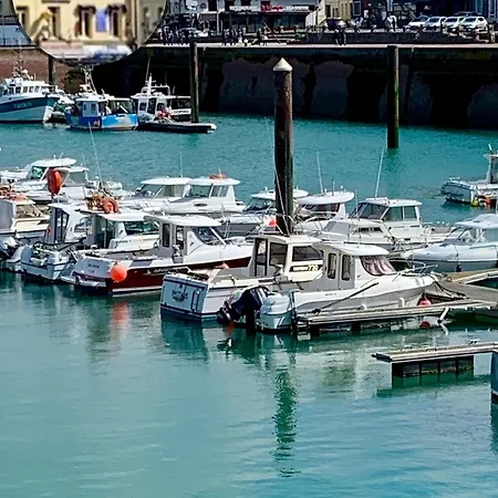 Le Semaphore Vue Port Et Situation Triangle D Or Port Centre