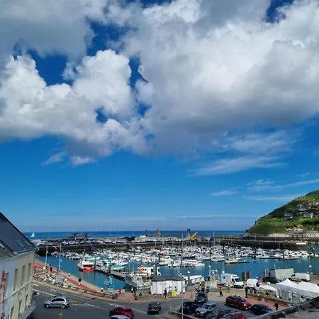 A Avec Vue Port Et Le Semaphore